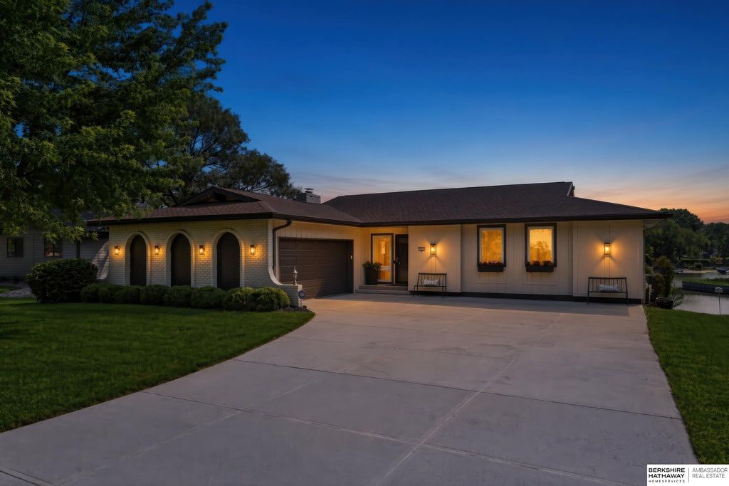 527 Waterloo Drive, Waterloo, NE 68069