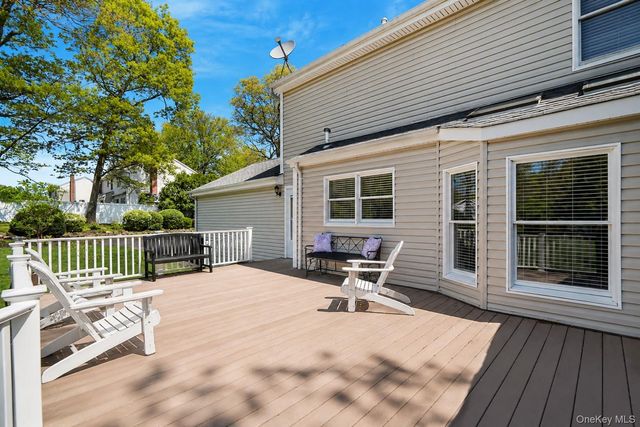 10 Mink Lane, East Setauket, NY 11733