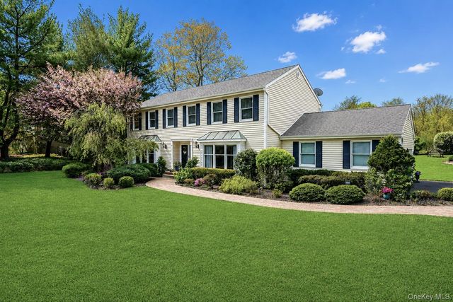 10 Mink Lane, East Setauket, NY 11733
