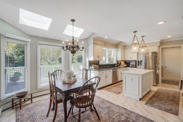 10 Mink Lane, East Setauket, NY 11733
