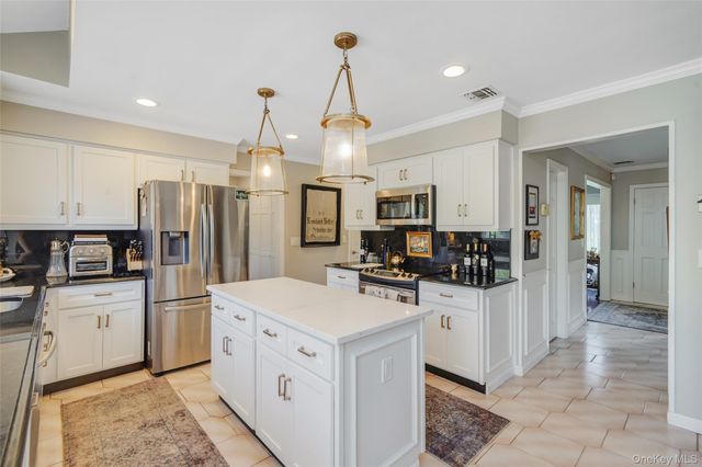 10 Mink Lane, East Setauket, NY 11733