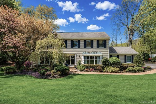 10 Mink Lane, East Setauket, NY 11733