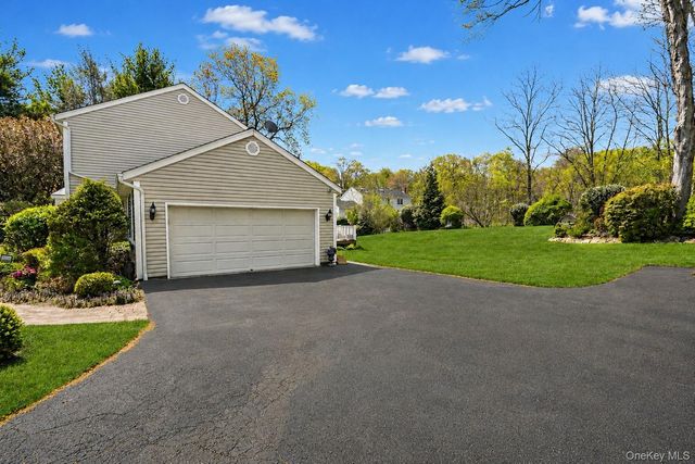 10 Mink Lane, East Setauket, NY 11733