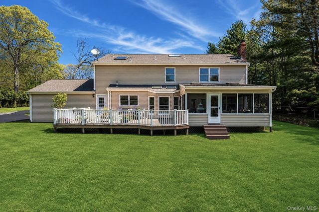 10 Mink Lane, East Setauket, NY 11733
