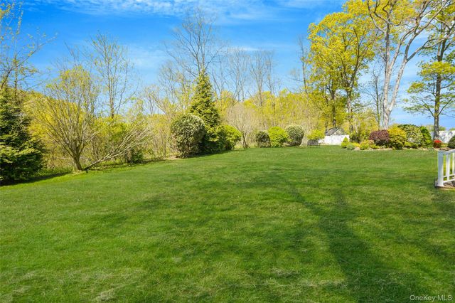 10 Mink Lane, East Setauket, NY 11733