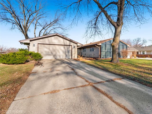 3113 Pleasant Street, West Des Moines, IA 50266