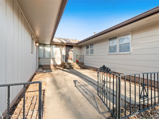 3113 Pleasant Street, West Des Moines, IA 50266