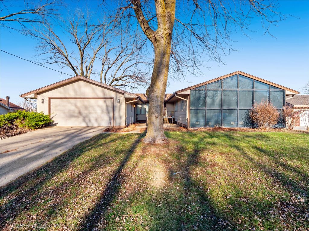 3113 Pleasant Street, West Des Moines, IA 50266