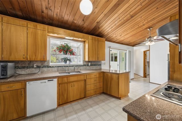 12502 Bingham Avenue E, Tacoma, WA 98446