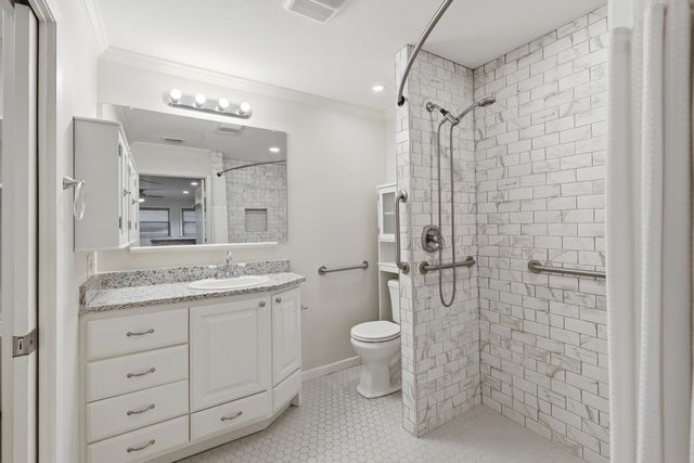 1302 Jeff Davis Dr., Tyler, TX 75703