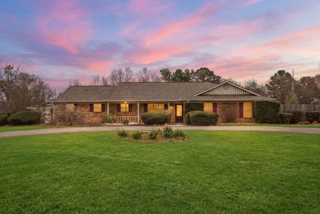 1302 Jeff Davis Dr., Tyler, TX 75703