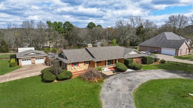 1302 Jeff Davis Dr., Tyler, TX 75703