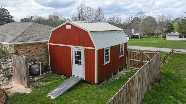 1302 Jeff Davis Dr., Tyler, TX 75703