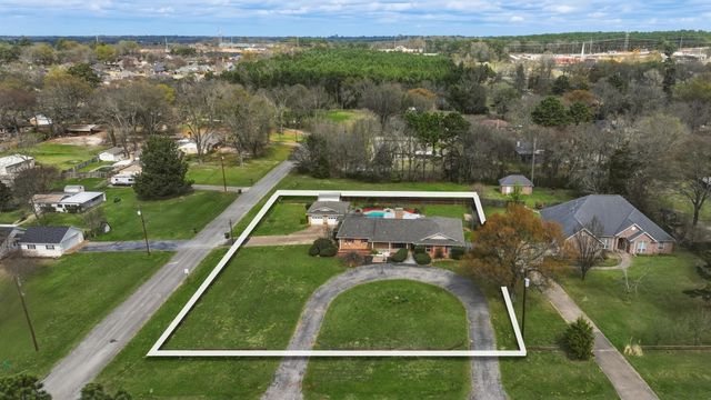 1302 Jeff Davis Dr., Tyler, TX 75703