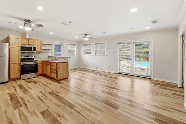 1302 Jeff Davis Dr., Tyler, TX 75703