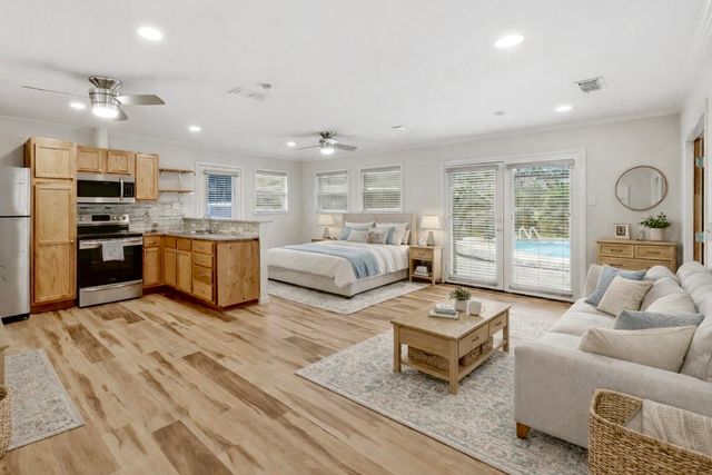 1302 Jeff Davis Dr., Tyler, TX 75703