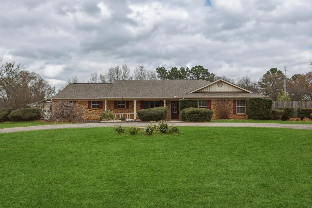 1302 Jeff Davis Dr., Tyler, TX 75703