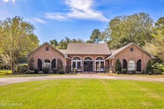 13613 Paraiso Road, Ocean Springs, MS 39564