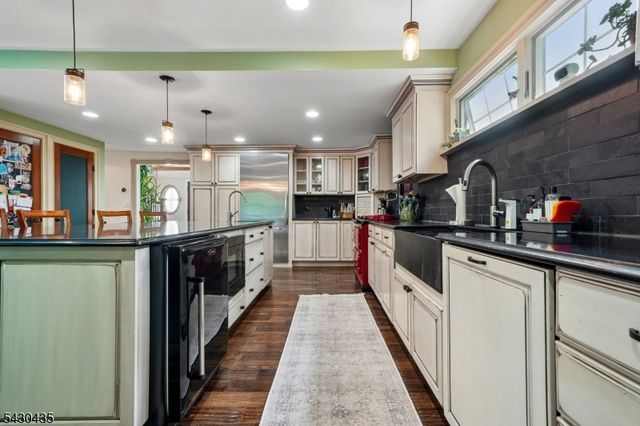 73 The Fairway, Cedar Grove Twp., NJ 07009