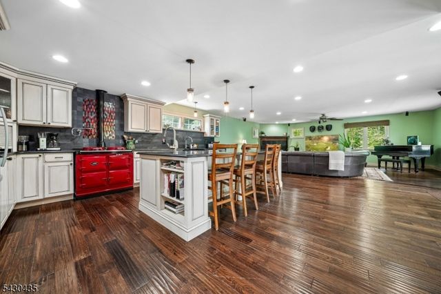 73 The Fairway, Cedar Grove Twp., NJ 07009