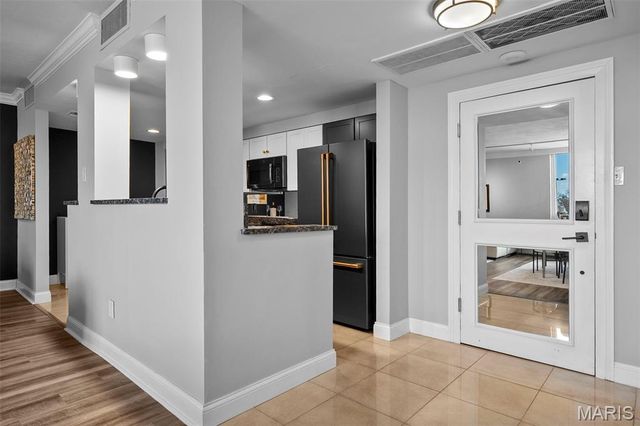 200 S Brentwood Boulevard 2C, Clayton, MO 63105