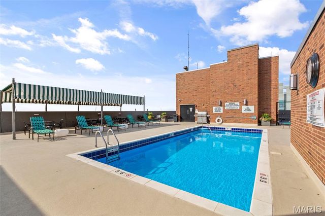 200 S Brentwood Boulevard 2C, Clayton, MO 63105