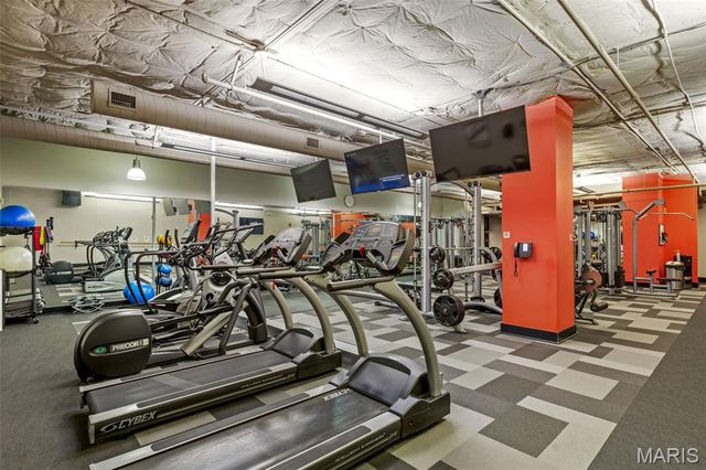 200 S Brentwood Boulevard 2C, Clayton, MO 63105