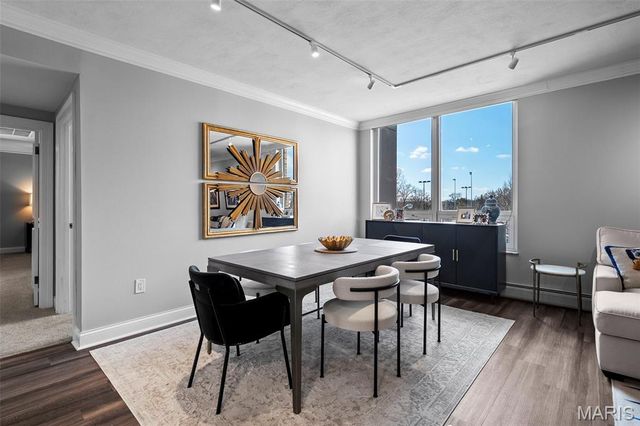 200 S Brentwood Boulevard 2C, Clayton, MO 63105