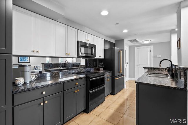 200 S Brentwood Boulevard 2C, Clayton, MO 63105