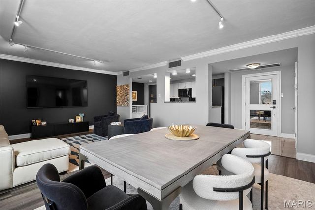 200 S Brentwood Boulevard 2C, Clayton, MO 63105