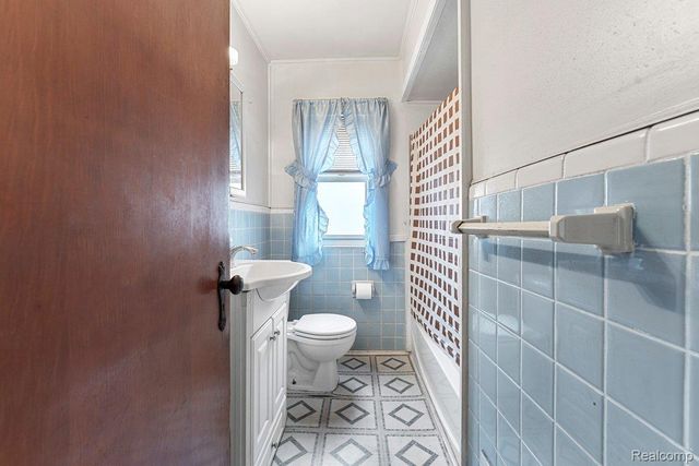 1011 Lafayette Boulevard, Lincoln Park, MI 48146