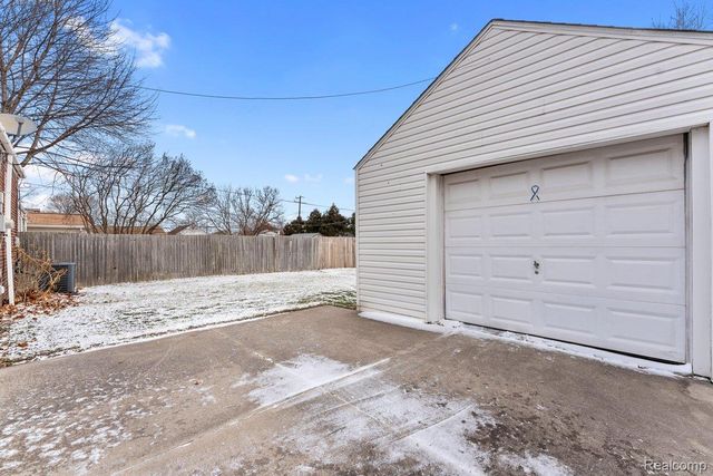 1011 Lafayette Boulevard, Lincoln Park, MI 48146