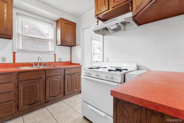 1011 Lafayette Boulevard, Lincoln Park, MI 48146