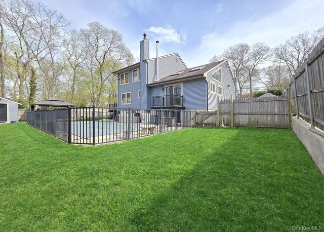 27 Ridgewood Avenue, Selden, NY 11784