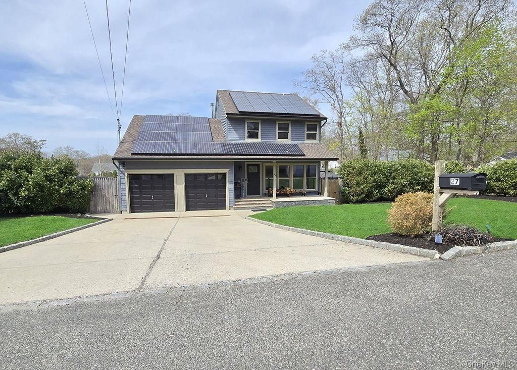 27 Ridgewood Avenue, Selden, NY 11784