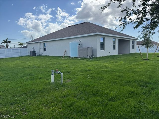 1621 NW 9th TER, Cape Coral, FL 33993