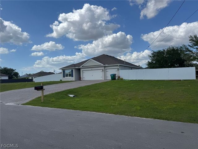 1621 NW 9th TER, Cape Coral, FL 33993