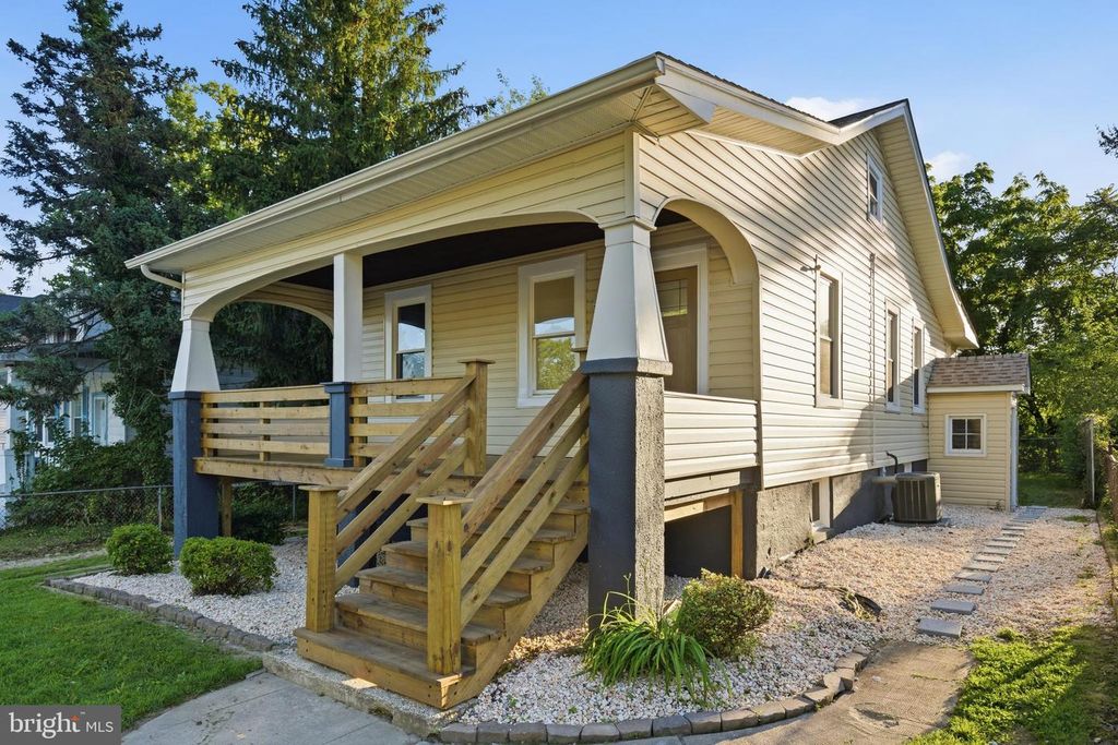 Image 10 of property listing at 5618 PLYMOUTH RD, Baltimore, MD 21214