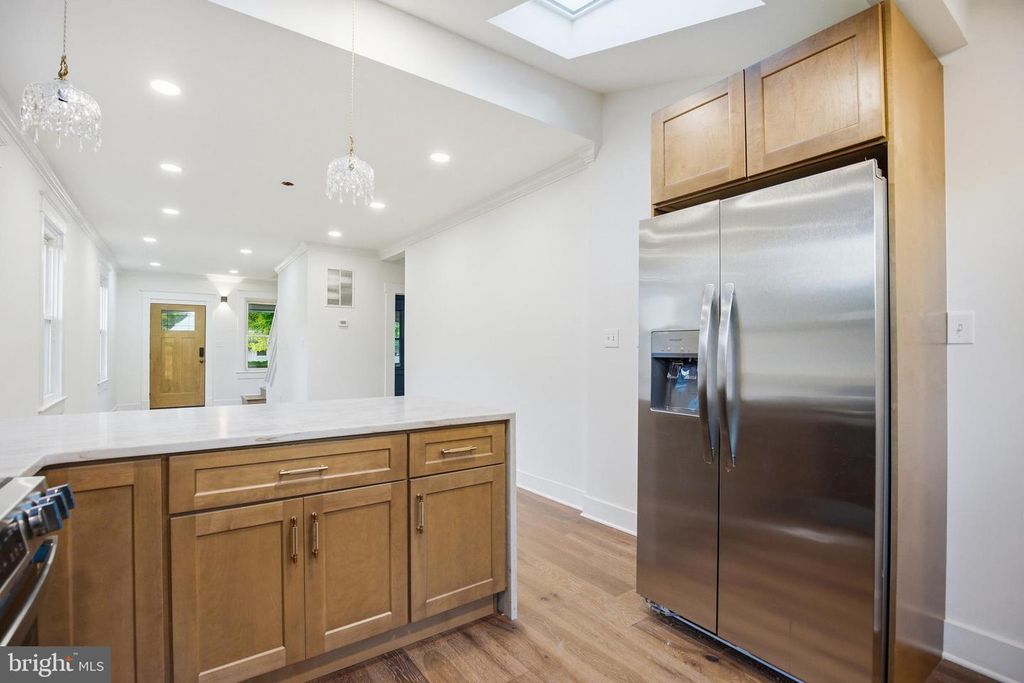Image 17 of property listing at 5618 PLYMOUTH RD, Baltimore, MD 21214