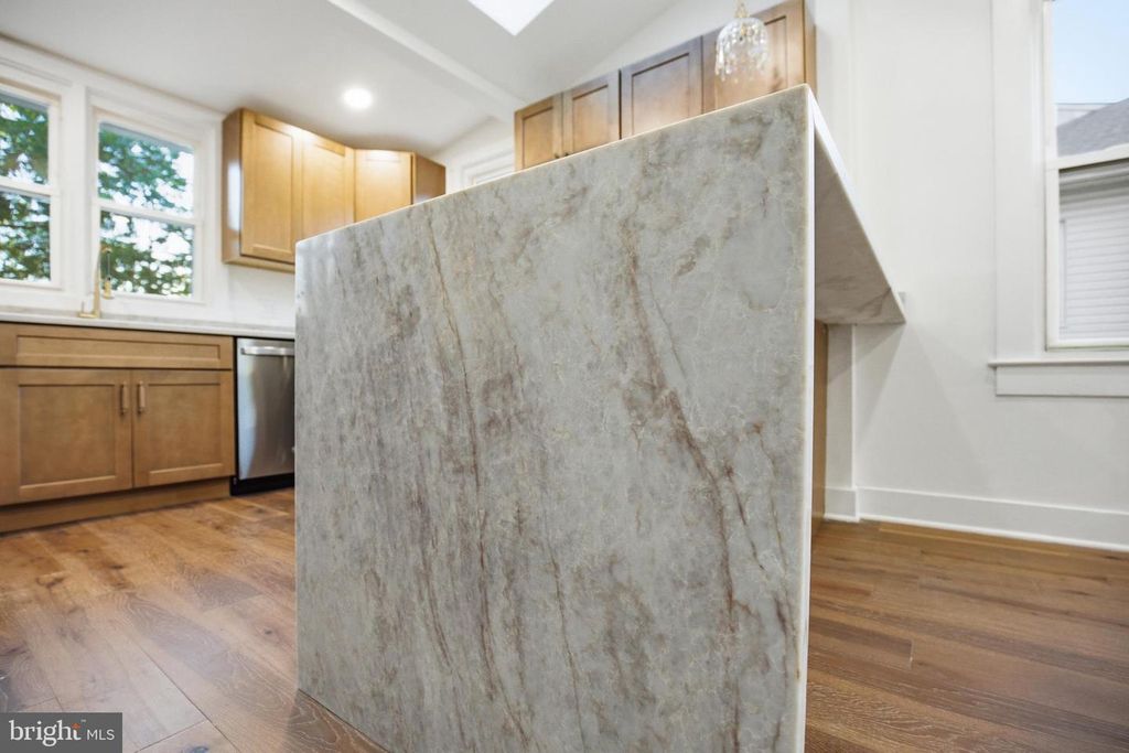 Image 18 of property listing at 5618 PLYMOUTH RD, Baltimore, MD 21214