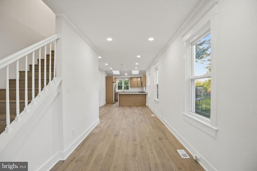 Image 22 of property listing at 5618 PLYMOUTH RD, Baltimore, MD 21214