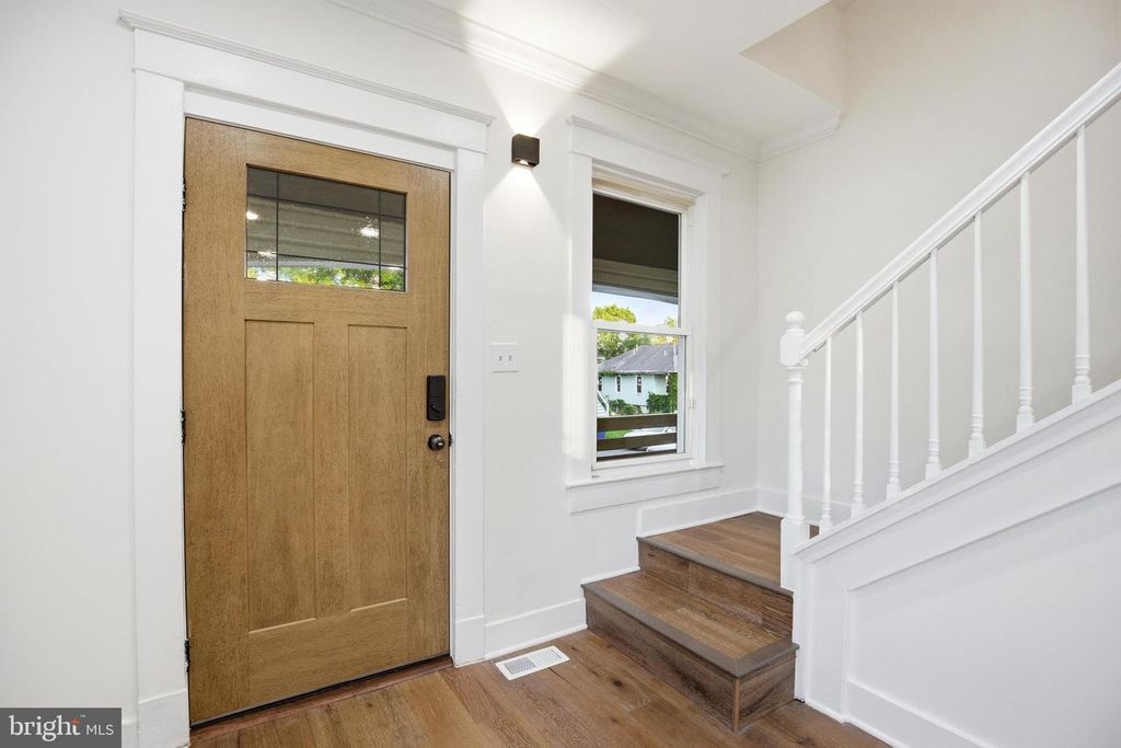 Image 26 of property listing at 5618 PLYMOUTH RD, Baltimore, MD 21214