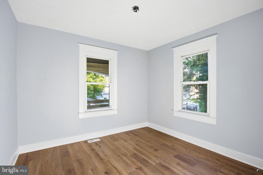 Image 27 of property listing at 5618 PLYMOUTH RD, Baltimore, MD 21214