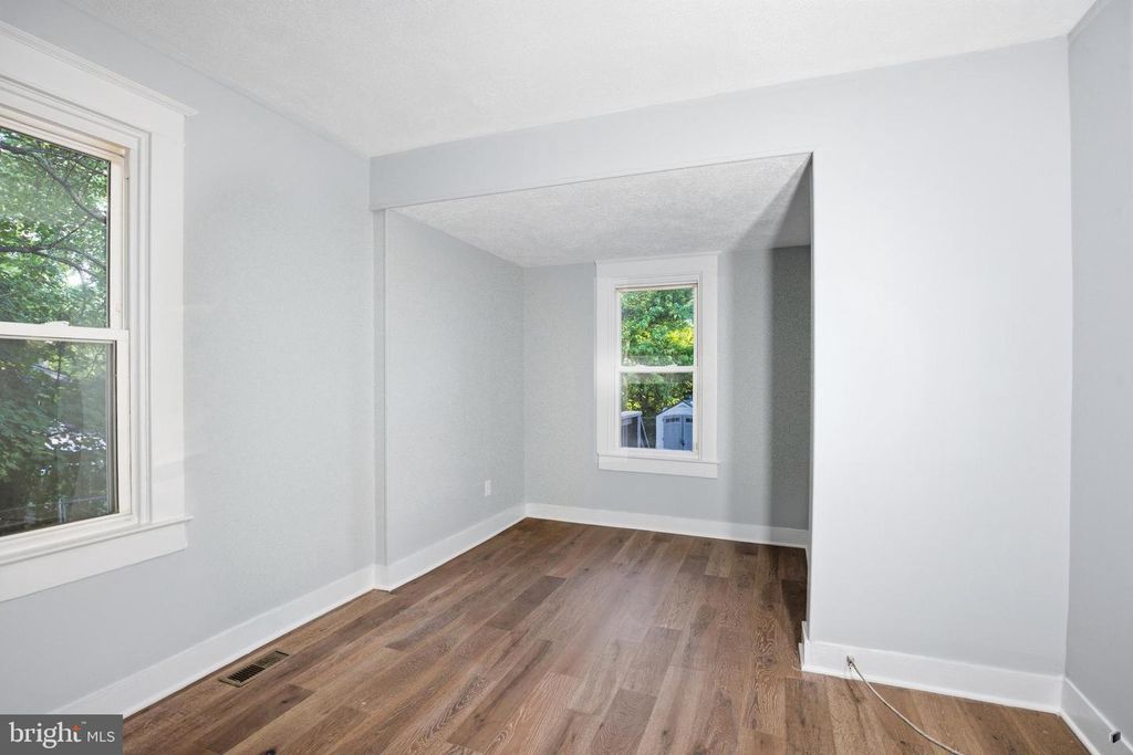Image 28 of property listing at 5618 PLYMOUTH RD, Baltimore, MD 21214