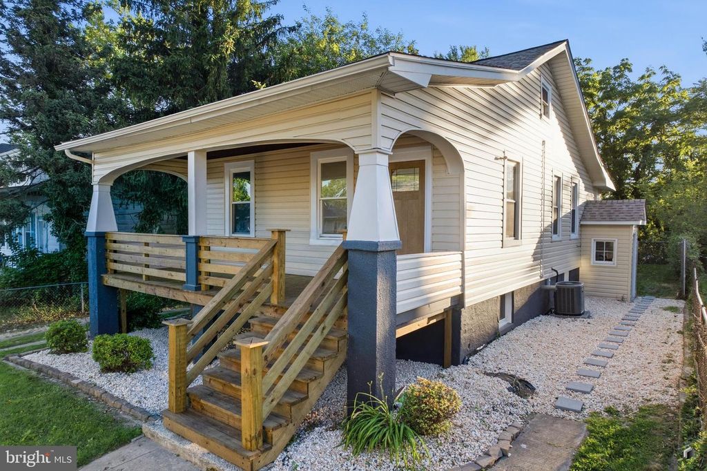 Image 3 of property listing at 5618 PLYMOUTH RD, Baltimore, MD 21214
