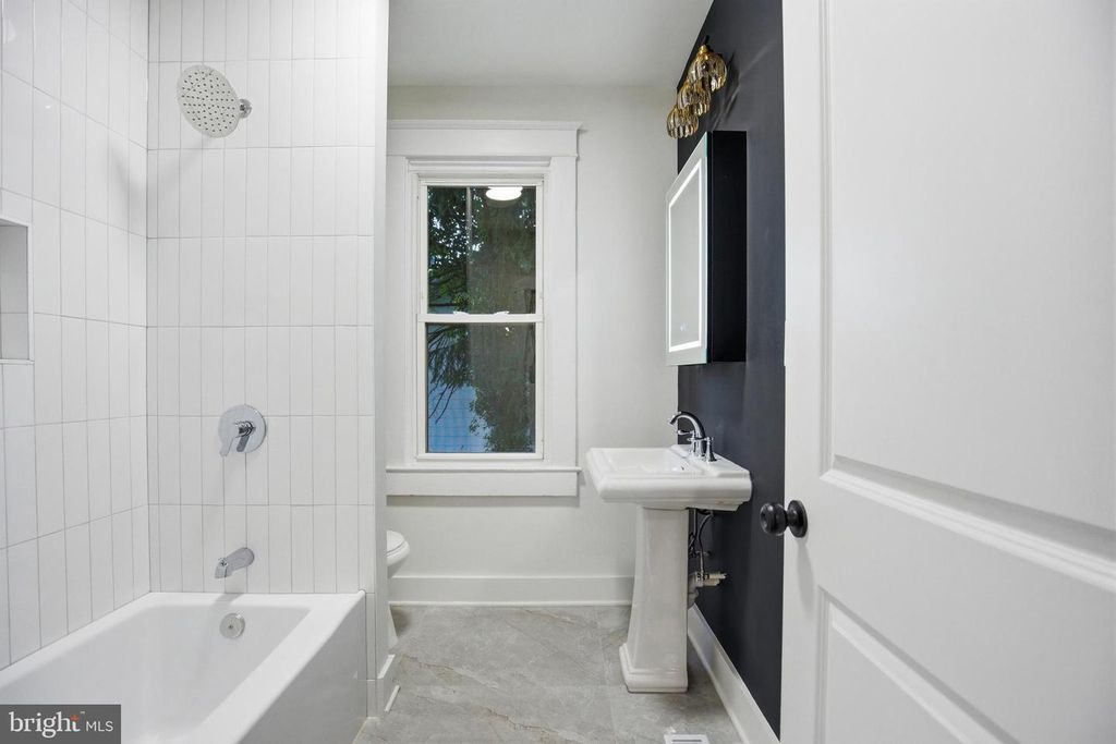 Image 30 of property listing at 5618 PLYMOUTH RD, Baltimore, MD 21214