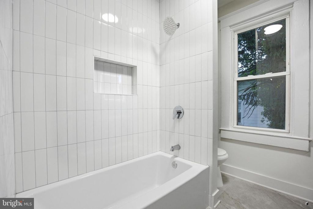 Image 31 of property listing at 5618 PLYMOUTH RD, Baltimore, MD 21214