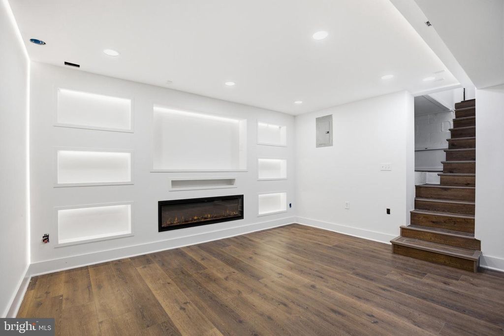 Image 34 of property listing at 5618 PLYMOUTH RD, Baltimore, MD 21214