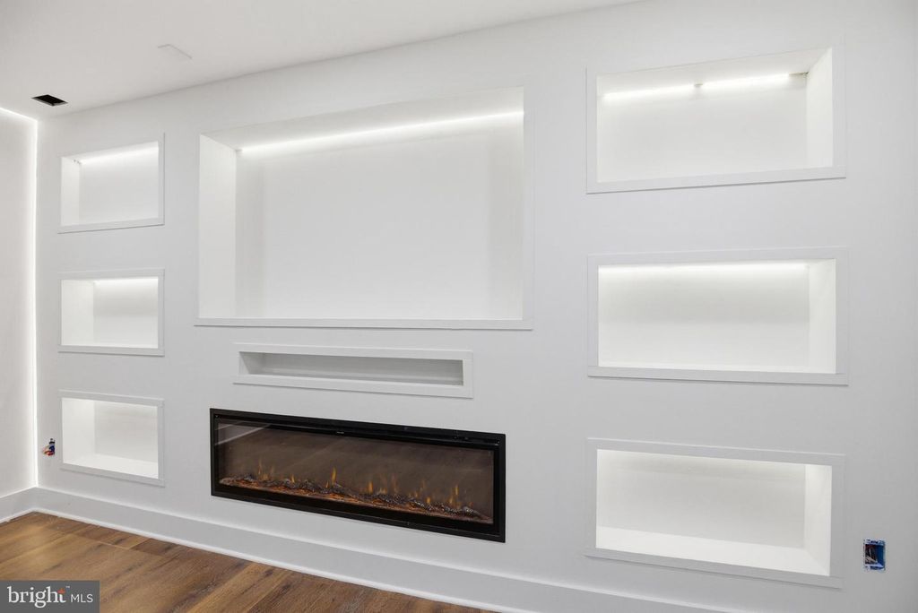 Image 35 of property listing at 5618 PLYMOUTH RD, Baltimore, MD 21214