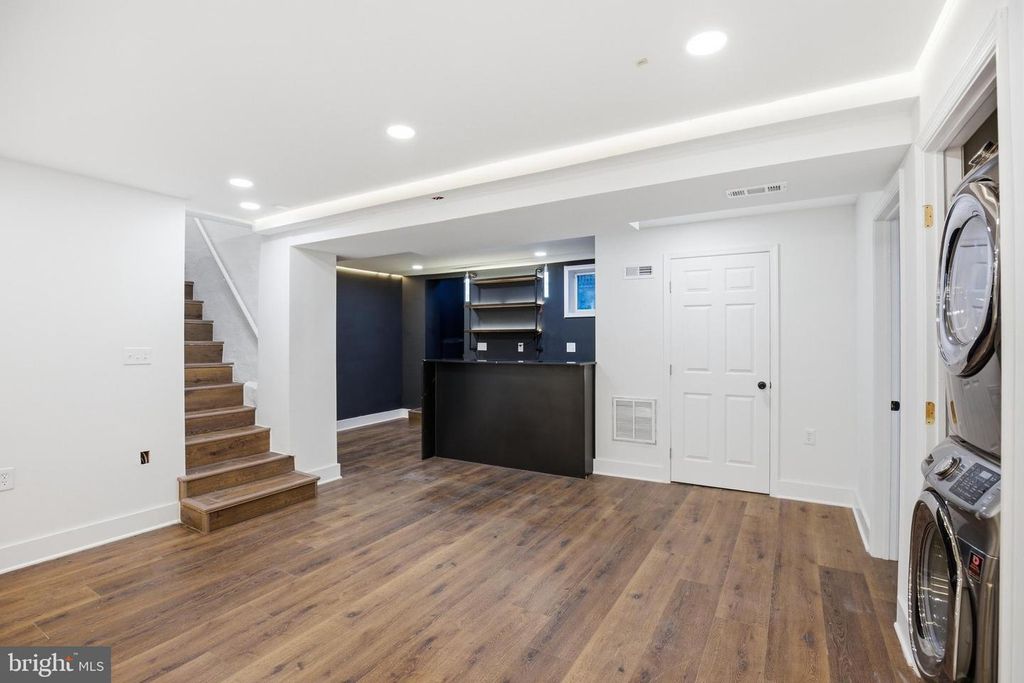 Image 36 of property listing at 5618 PLYMOUTH RD, Baltimore, MD 21214